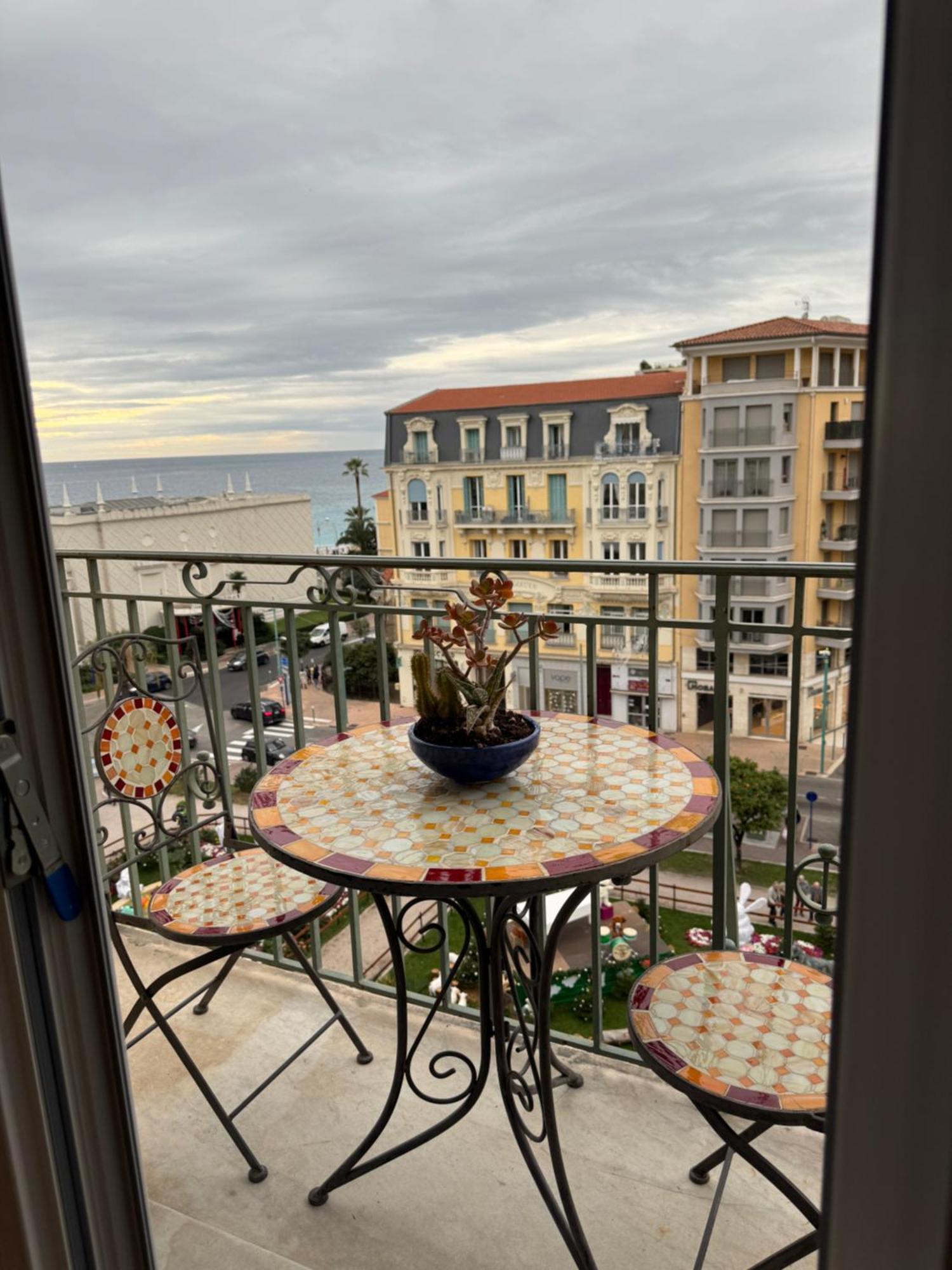 Menton Centre Vue Imprenable Sur Mer Et Jardin Bioves Exterior foto